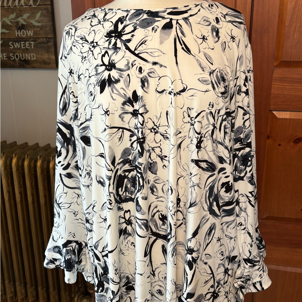 Karl Lagerfeld Black and White 3/4 Sleeve Boxy Blouse